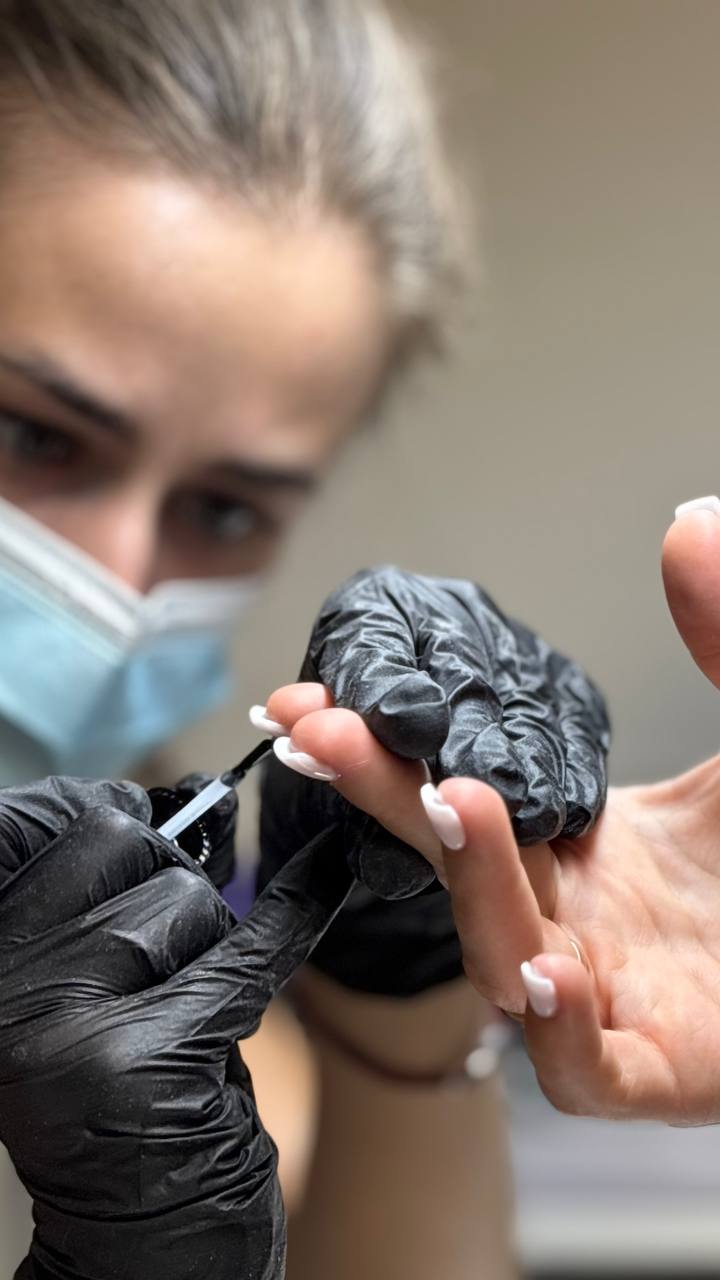 Yuliia Cheporska Studio München – Behandlungsliege